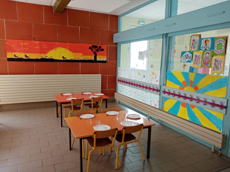 Salle cantine maternelle