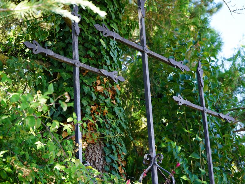 Les Trois-Croix